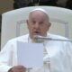 Papa Francesco: se usciamo dal mondo, riduciamo la Chiesa a una setta